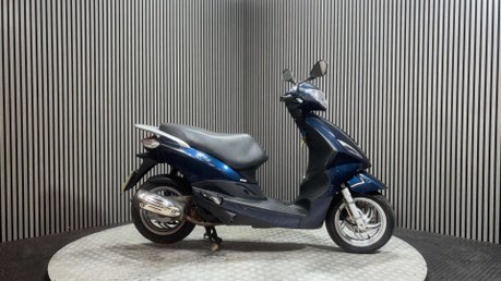 Piaggio Fly 2015 ONLY 8K RUNNING PROJECT SCOOTER SPARES OR REPAIR 125CC 1