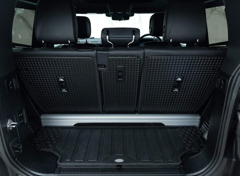 Land Rover Defender 90 V8 Bond Edition 31