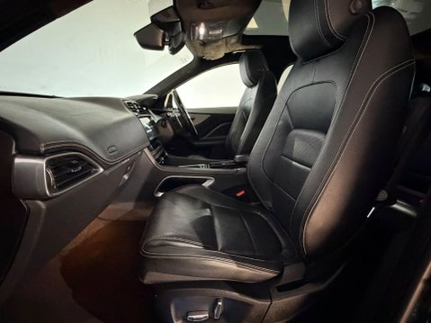 Jaguar F-Pace CHEQUERED FLAG AWD 17
