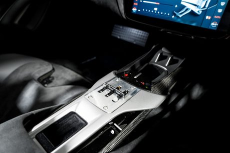 Ferrari 12Cilindri COUPE. HISTORIC PAINTWORK. PASSENGER DISPLAY. LIFT. PANO ROOF. CARBON INT. 33