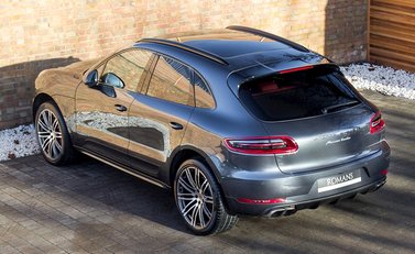 Porsche Macan Turbo 9