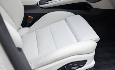 Porsche Macan Turbo Electric 14