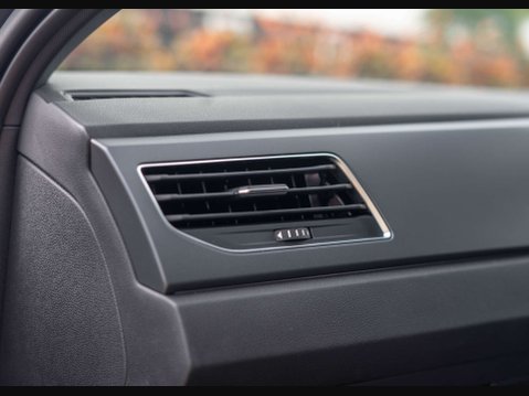 Volkswagen Polo 1.0 Polo R-Line TSI Semi-Auto 5dr 29