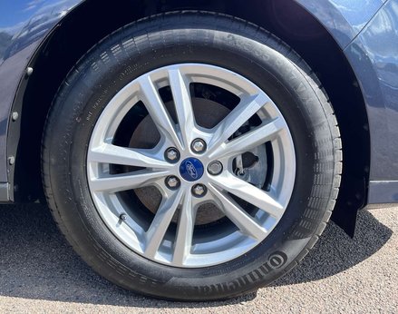 Ford Galaxy 2.5 Galaxy Titanium HEV CVT 5dr 15