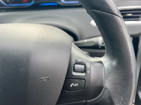 Peugeot 2008 1.2 VTi Allure Euro 5 5dr 21