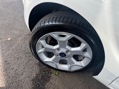 Ford Ka 1.2 Zetec Euro 5 (s/s) 3dr 17