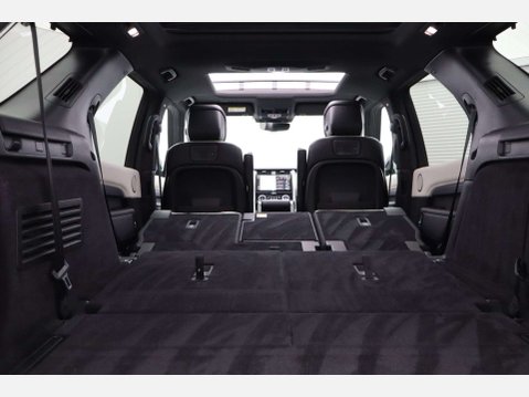 Land Rover Discovery 3.0 Discovery R-Dynamic SE D MHEV Auto 4WD 5dr 31