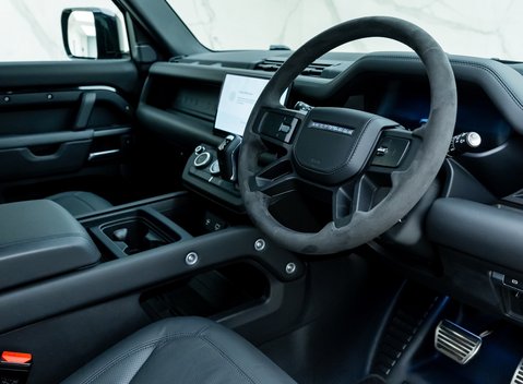 Land Rover Defender 110 V8 P525 10