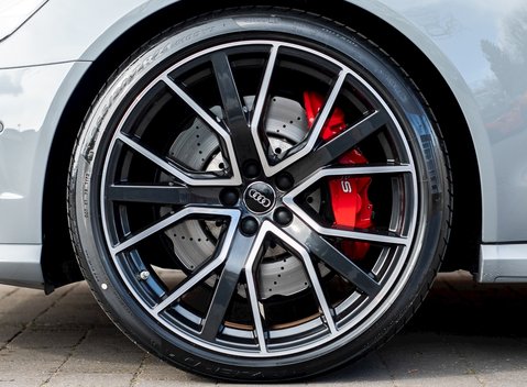 Audi RS6 Avant Performance 10