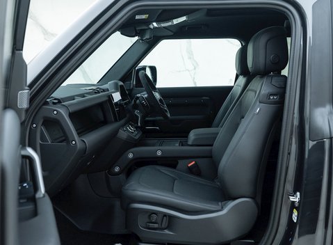 Land Rover Defender 90 V8 Carpathian Edition URBAN 14