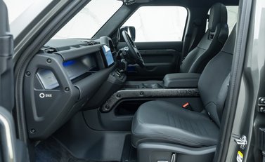Land Rover Defender 110 OCTA EDITION ONE 22