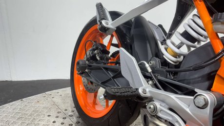 KTM 390 DUKE 2014 FULL HISTORY ONLY 5K VERY CLEAN A2 READY NAKED BIKE 390CC 17