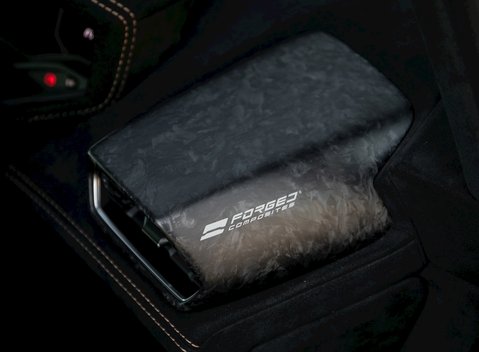 Lamborghini Huracan LP640-4 Performante 18