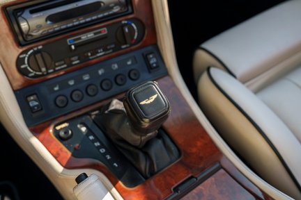 Aston Martin Virage Volante 21