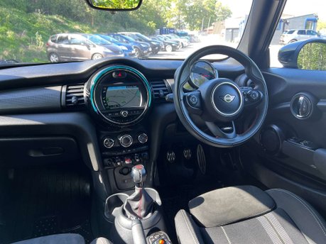 Mini Hatch 1.5 Cooper Sport 3dr 18