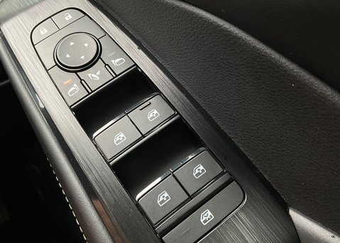 Nissan Qashqai DIG-T N-CONNECTA MHEV 26