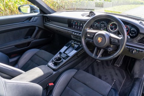 Porsche 911 Carrera 4 GTS PDK 10