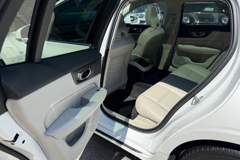 Volvo V60 RECHARGE T6 INSCRIPTION AWD - FULL MAIN DEALER SERVICE - HUGE SPEC 27