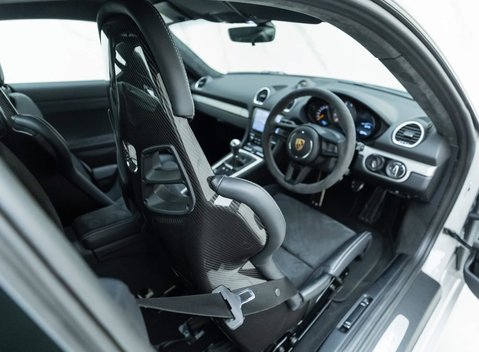 Porsche Cayman GT4 (718) 10