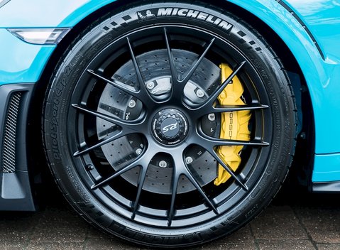 Porsche 911 (991) GT2 RS 8