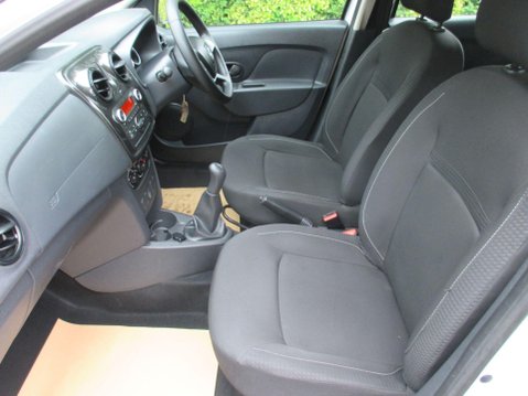 Dacia Sandero 1.0 SCe Ambiance Euro 6 5dr 27