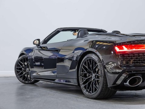 Audi R8 5.2 FSI V10 Spyder 2dr Petrol S Tronic quattro Euro 6 (s/s) (570 ps) 34