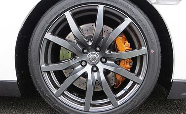 Nissan GT-R Premium Edition 6