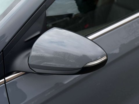 Hyundai IONIQ 38.3kWh Premium SE Auto 5dr 20