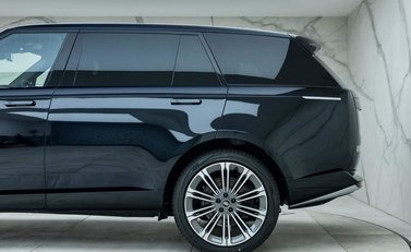 Land Rover Range Rover P530 Autobiography LWB 32