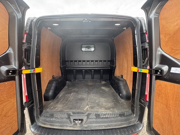 Ford Transit Custom Crew Cab [SOLD MT] AUTO SWB L1H1 Low Roof Sport 320 Air Con Alloys Sensors 10