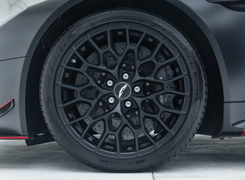 Aston Martin V12 Vantage S 13