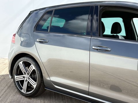 Volkswagen Golf 2.0 Golf R TSi 4Motion Semi-Auto 4WD 5dr 6