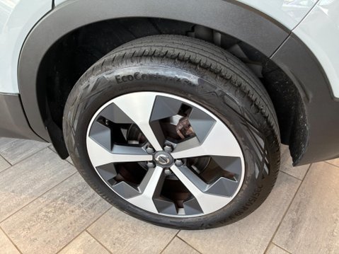 Volvo XC40 2.0 B4 MHEV Plus Dark DCT Auto Euro 6 (s/s) 5dr 7
