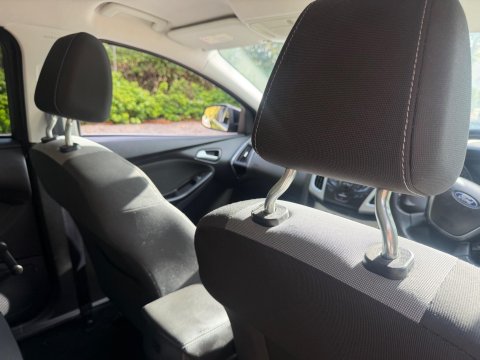 Ford Focus 1.6 Zetec Euro 5 5dr 34