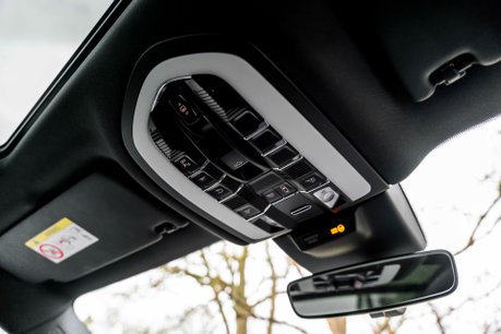 Porsche Macan S PDK. PANO ROOF. BOSE SOUND SYSTEM. HEATED FRONT SEATS. REVERSING CAMERA. 33