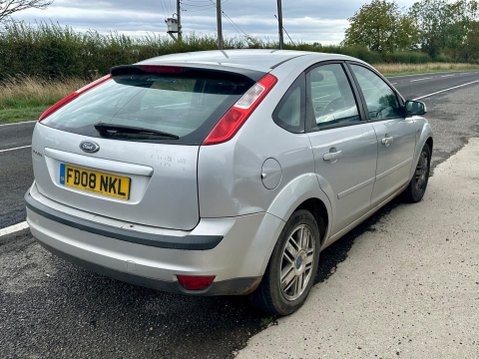 Ford Focus GHIA 16V 7
