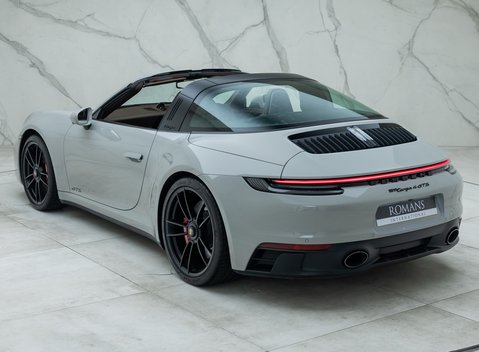 Porsche 911 Targa 4 GTS (992) 12