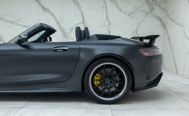 Mercedes-Benz AMG GT R Roadster 42
