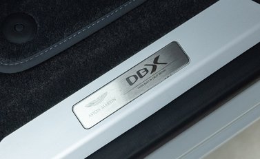Aston Martin DBX 707 21