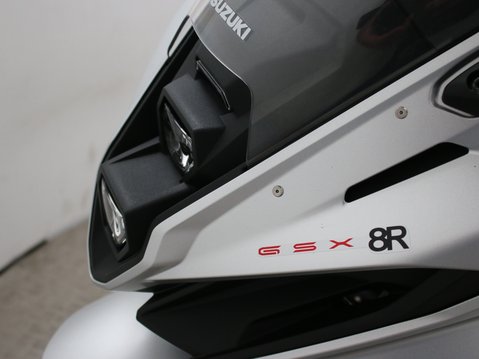 Suzuki GSX-8R GSX 800 FRQM4 GSX-8R 12