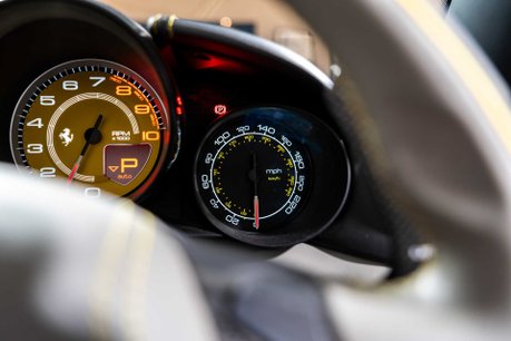 Ferrari California T. MAGNERIDE SUSPENSION. BESPOKE INTERIOR. TWO-TONE BODYWORK. CARPLAY. 45