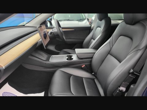 Tesla Model Y LONG RANGE AWD 27