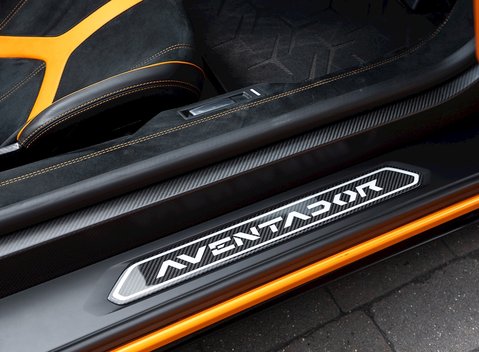 Lamborghini Aventador SV LP 750-4 Roadster 23
