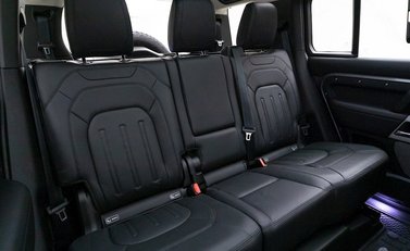 Land Rover Defender 110 HSE P300 12