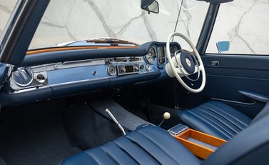 Mercedes-Benz 280 SL W113 Pagoda 20