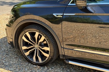 Volkswagen Tiguan R-LINE TECH TSI 4MOTION DSG 3