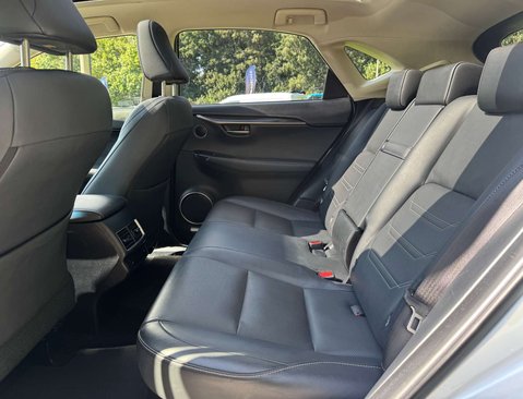 Lexus NX 2.5 NX 300h Takumi CVT 4WD 5dr 43