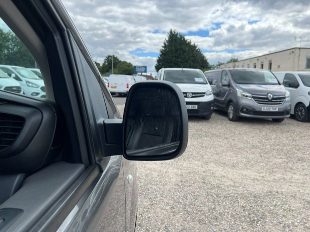 Peugeot Expert MWB L2H1 (SOLD) Low Roof Professional 3100 Air Con Sensors Cam EURO 6 NO VA 19