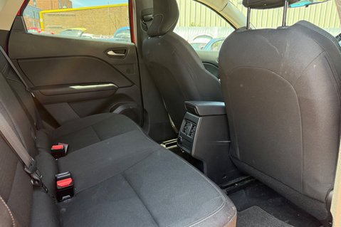 Renault Captur ICONIC TCE.. 3 MAIN DEALER SERVICES.. 1 PREVIOUS KEEPER.. STUNNING EXAMPLE 25