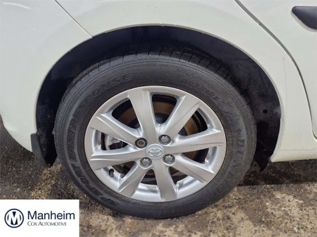 Toyota Yaris 1.5 VVT-h T4 Hatchback 5dr Petrol Hybrid CVT Euro 5 (101 ps) 4